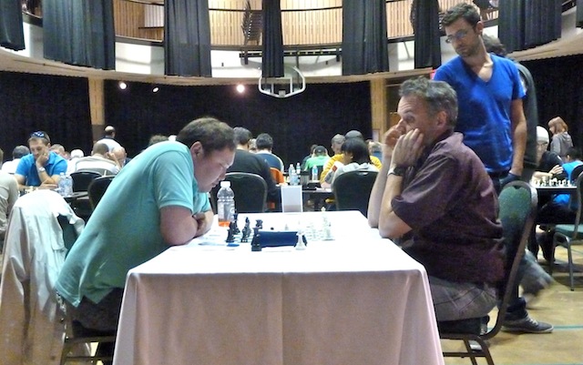 B. Sambuev et Jean Hébert en 5e ronde. (Photo : Stéphane Latreille)